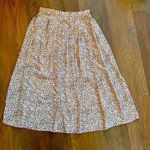 Who What Wear Light pink leopard print skirt, size 2. Like new!